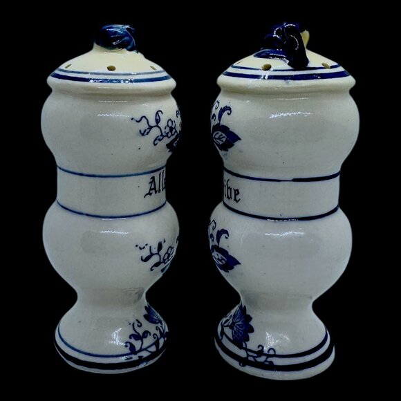 Vintage ARNARD Blue Onion All Spice & Chive Shakers White & Blue Flowers 4.25" - Picture 2 of 13